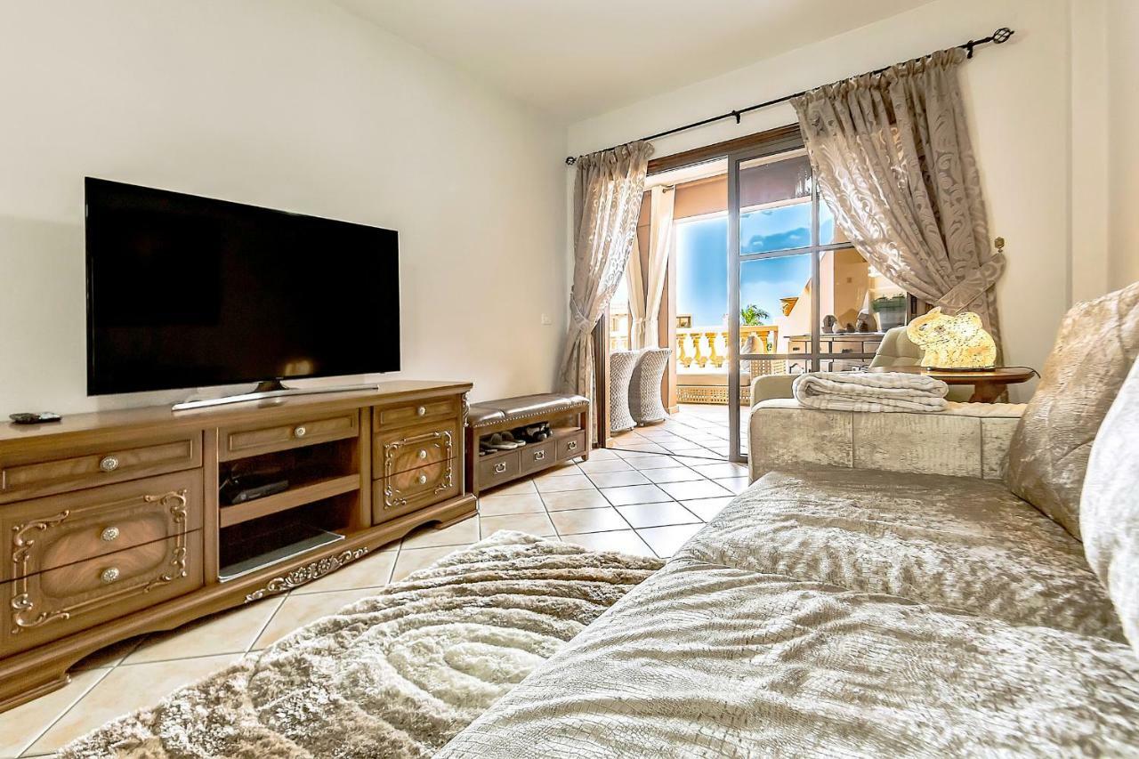 Apartment Elite Palace Адехе Екстер'єр фото